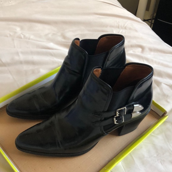 Shoes - Pointy Toe Booties